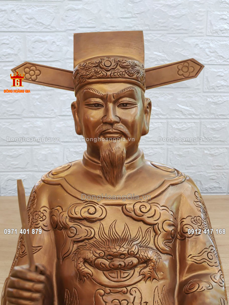 Từng đường nét trên pho tượng được chạm khắc tinh xảo nhất